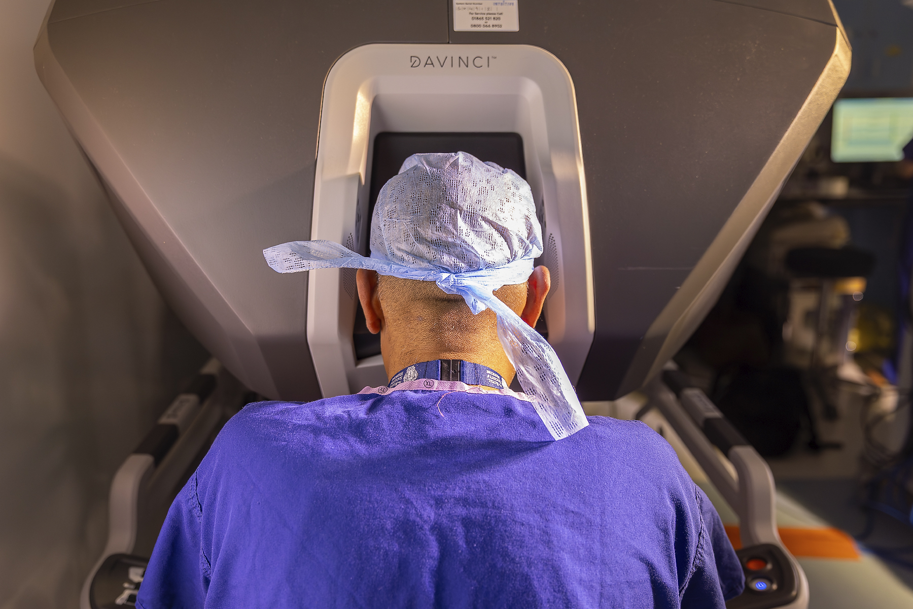 Mr Shiyam Nizar, in theatre with Robotic-Assisted Surgery DaVinci for Colorectal & General Surgery - London Bowel Doctor, Frimley, Surrey, London